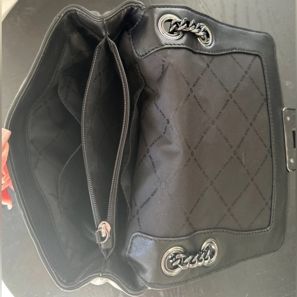 Michael Kors bad - Picture 7 of 7